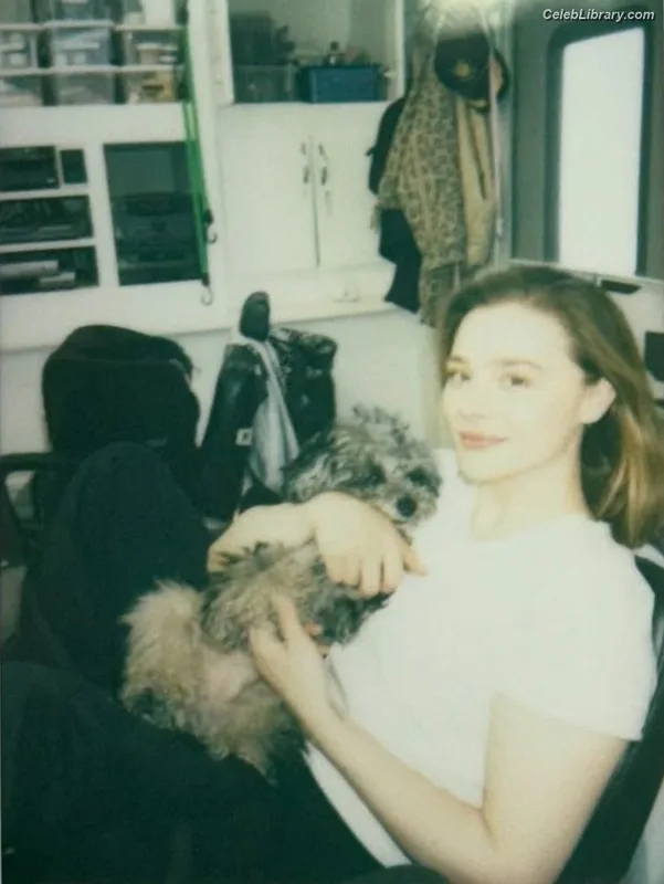 Chloë Grace Moretz photo 18 of 1749