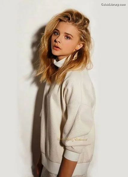 Chloë Grace Moretz photo 6 of 1749