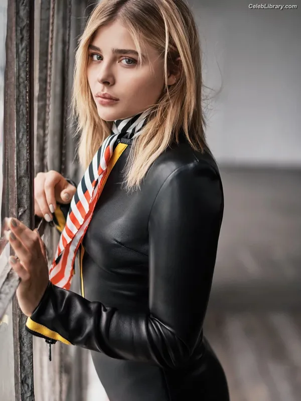 Chloë Grace Moretz photo 8 of 1749