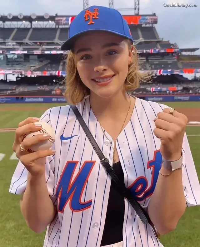 Chloë Grace Moretz photo 13 of 1749