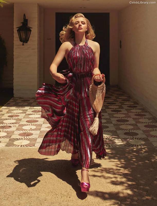 Chloë Grace Moretz photo 18 of 1749