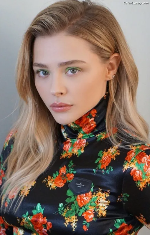Chloë Grace Moretz photo 20 of 1749