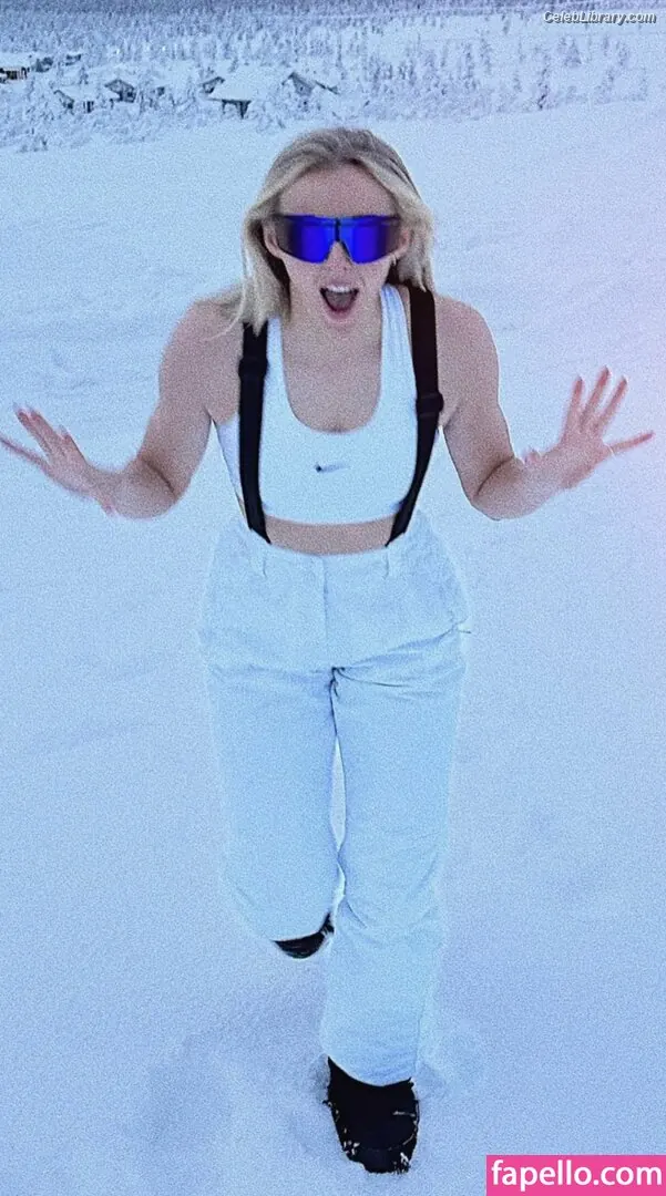 Chloe Kelly photo 11 of 128