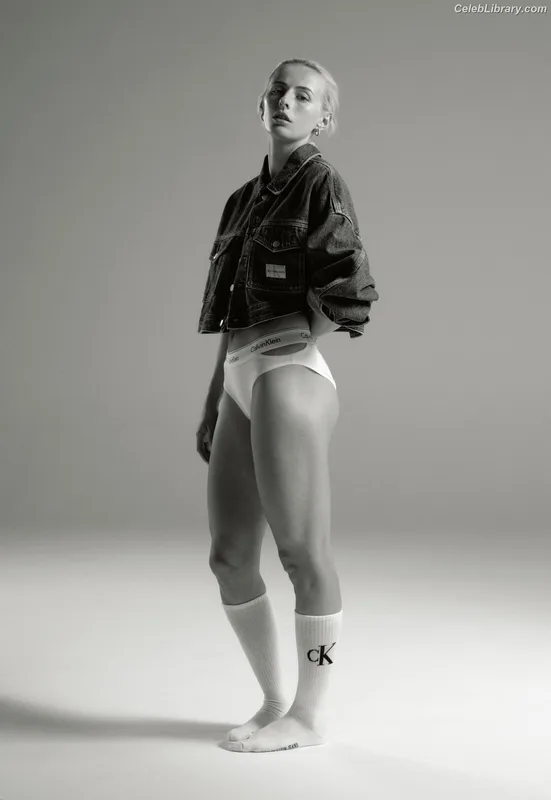 Chloe Kelly photo 4 of 129