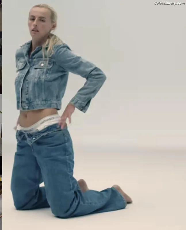 Chloe Kelly photo 6 of 129