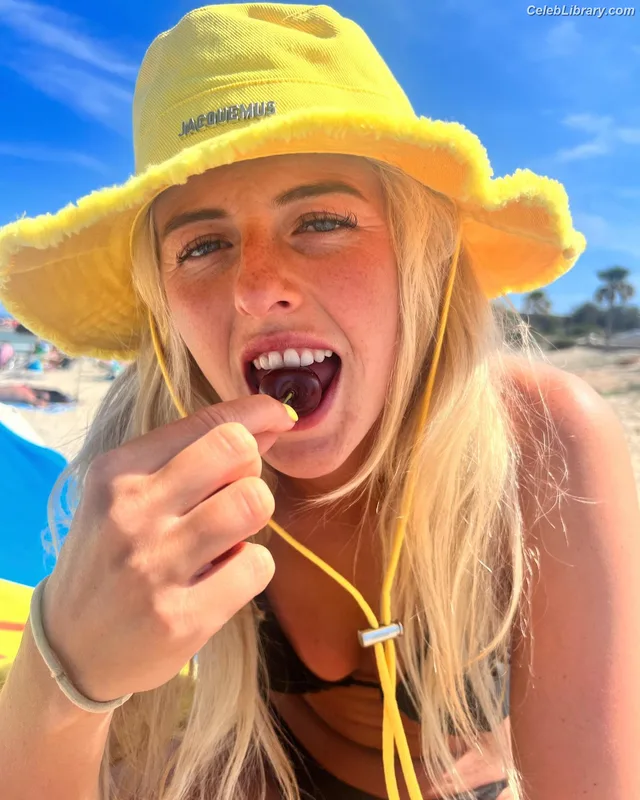 Chloe Kelly photo 18 of 129