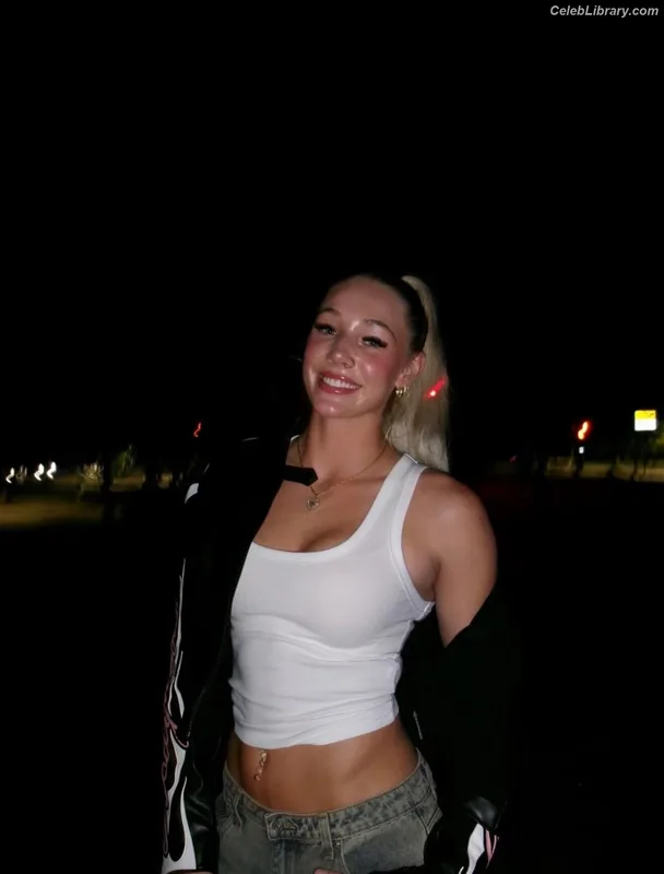 Chloe Kitts photo 16 of 24