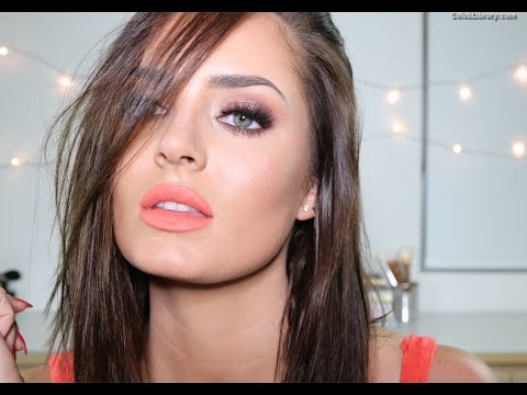Chloe Morello photo 15 of 25