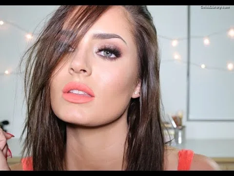 Chloe Morello photo 15 of 25