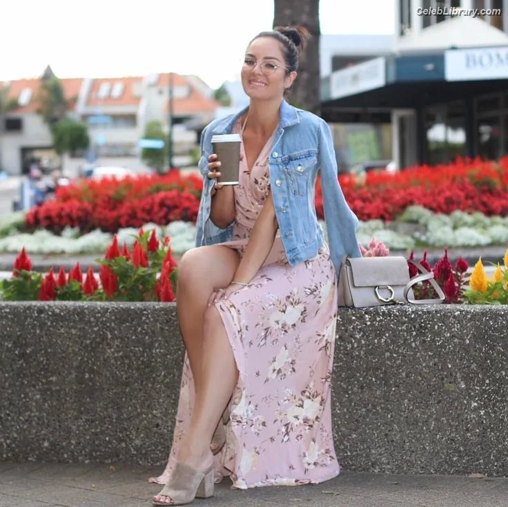 Chloe Morello photo 21 of 25