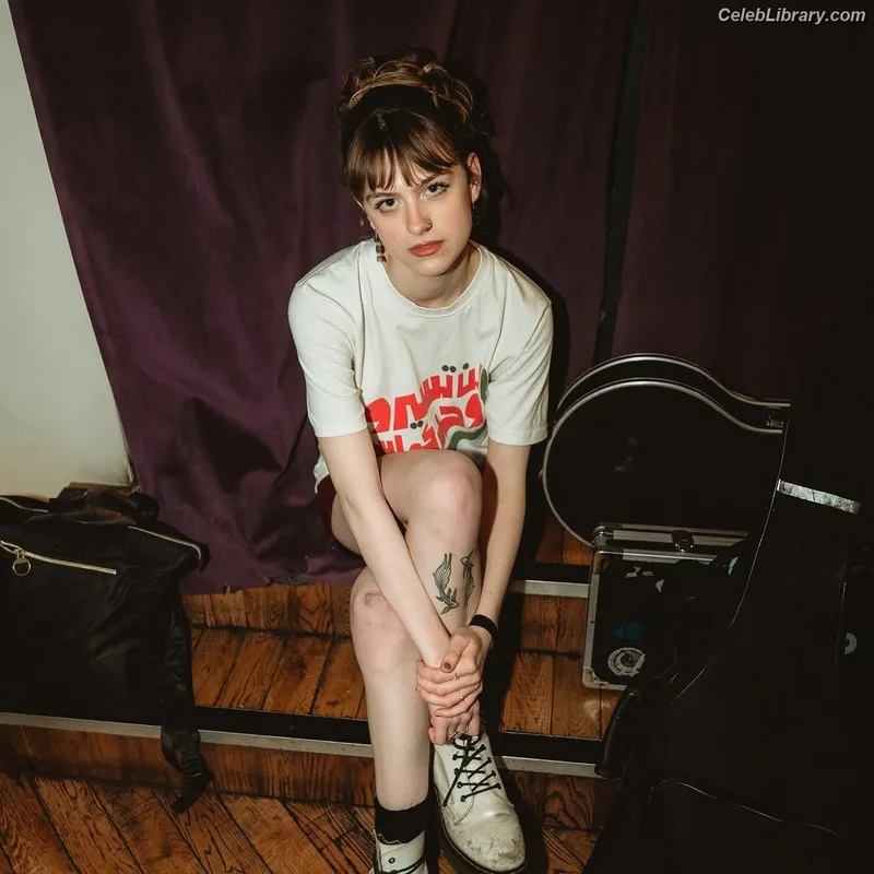 Chloe Slater photo 8 of 138