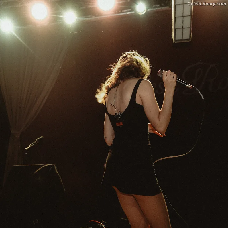 Chloe Slater photo 23 of 138