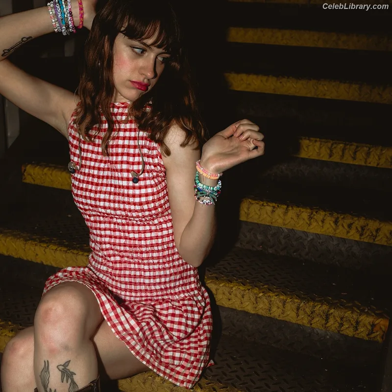 Chloe Slater photo 8 of 138