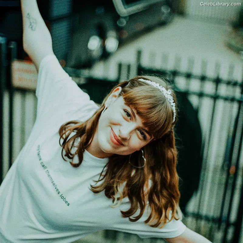 Chloe Slater photo 20 of 138