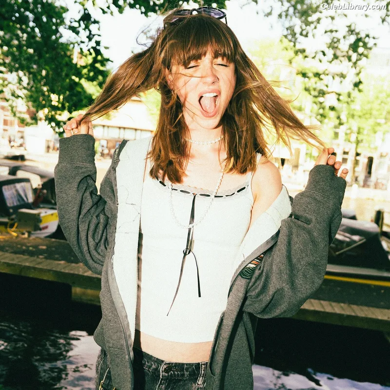 Chloe Slater photo 24 of 138