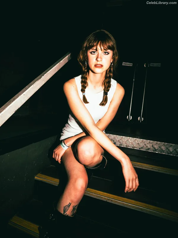 Chloe Slater photo 16 of 138