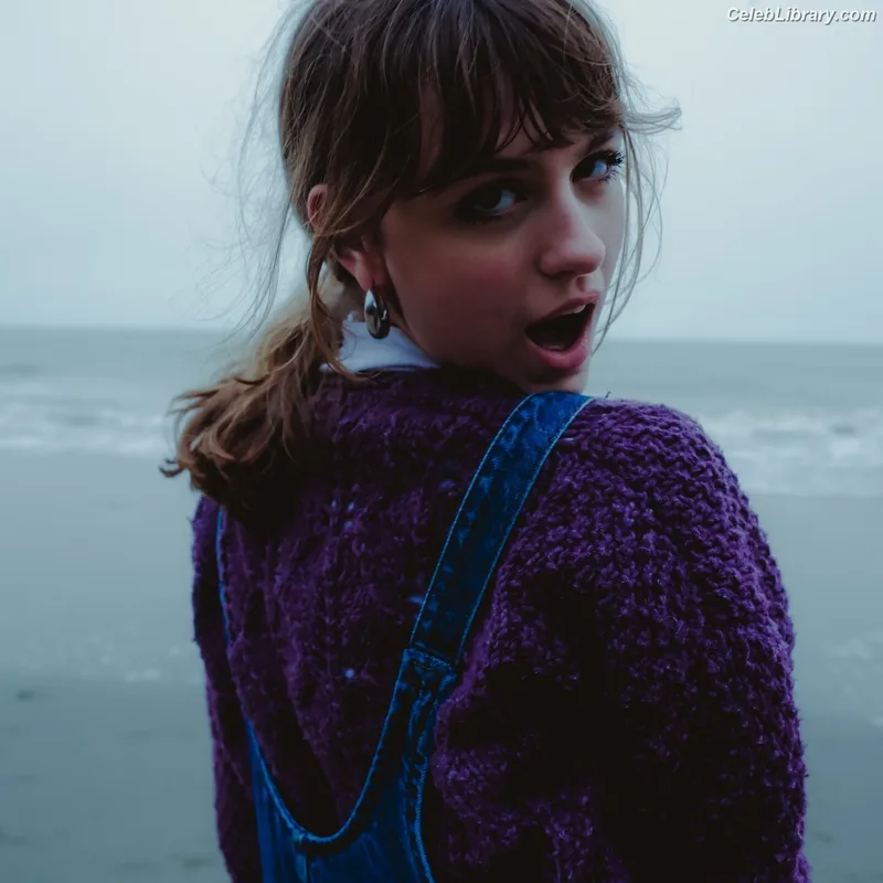 Chloe Slater photo 9 of 138