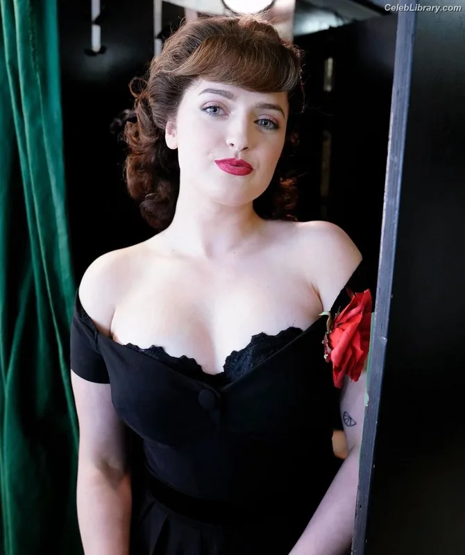 Chloe Troast photo 1 of 19
