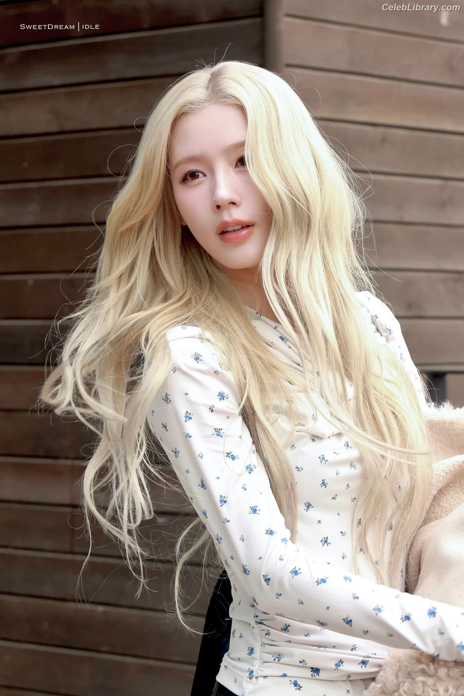Cho Mi-yeon (Miyeon) - i-dle [(G)I-dle] photo 12 of 264