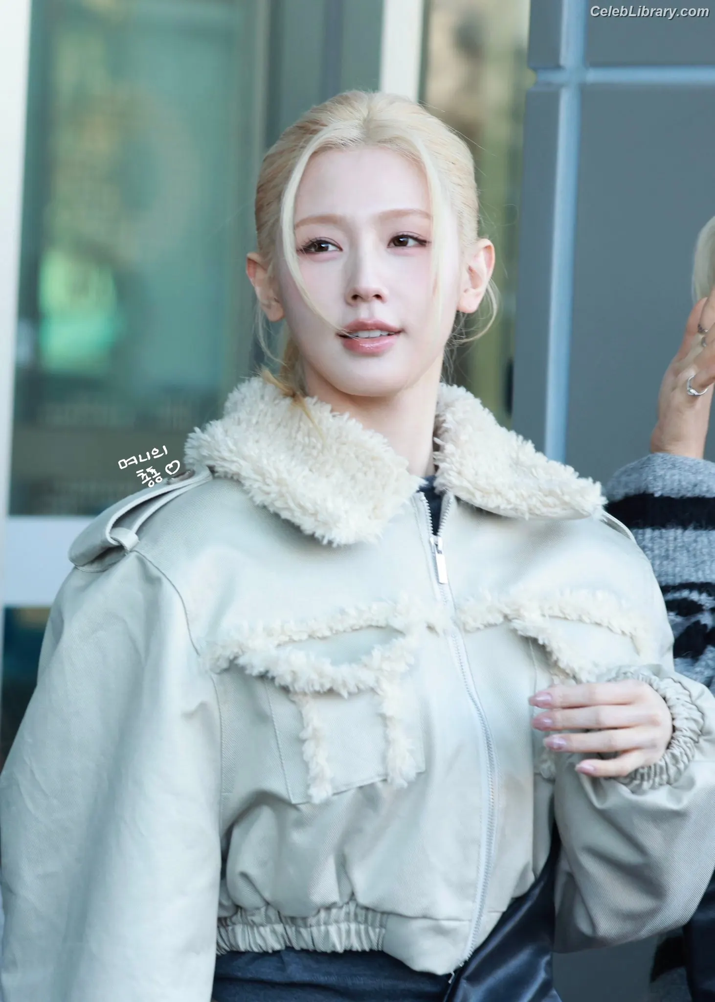 Cho Mi-yeon (Miyeon) - i-dle [(G)I-dle] photo 2 of 264