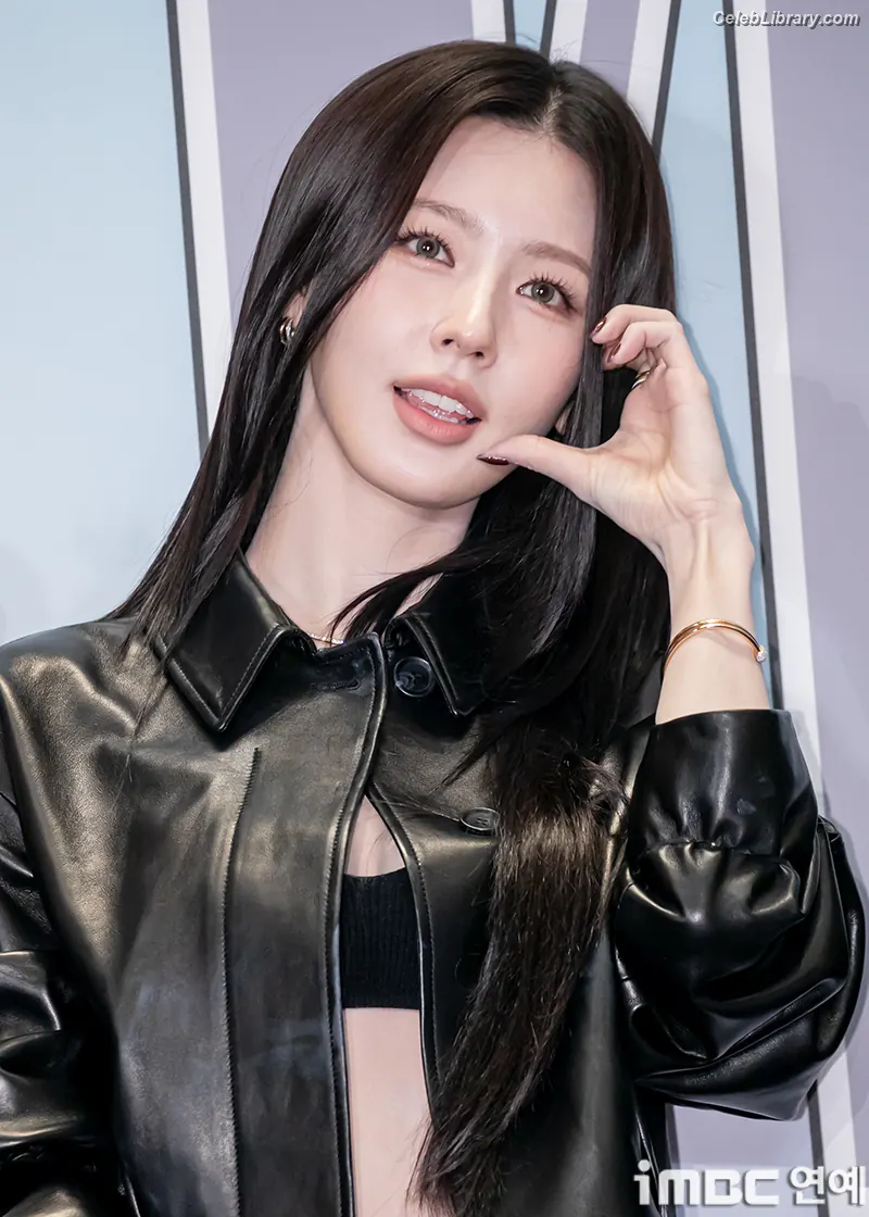 Cho Mi-yeon (Miyeon) - i-dle [(G)I-dle] photo 7 of 264
