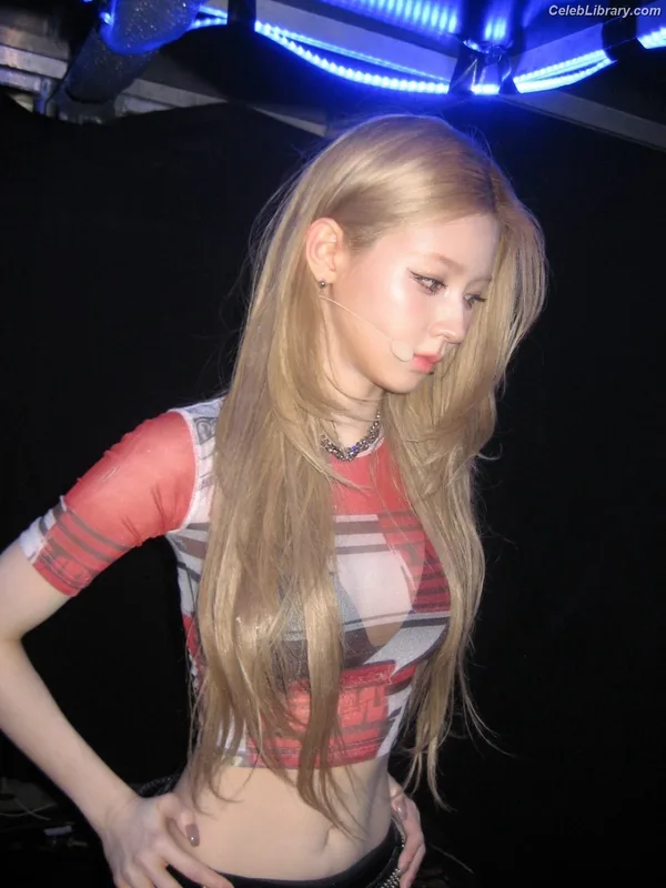 Cho Mi-yeon (Miyeon) - i-dle [(G)I-dle] photo 8 of 1019