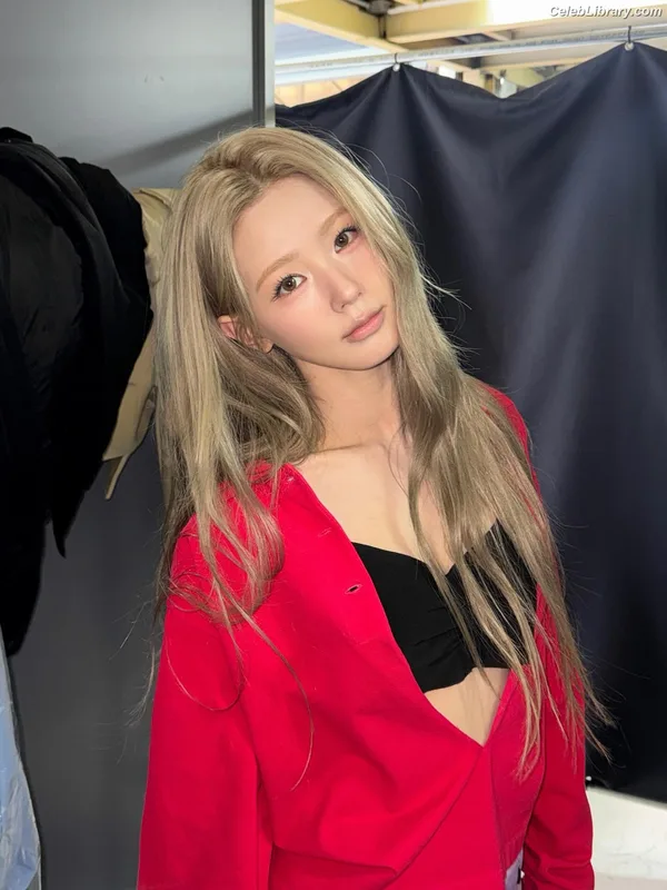 Cho Mi-yeon (Miyeon) - i-dle [(G)I-dle] photo 9 of 1019