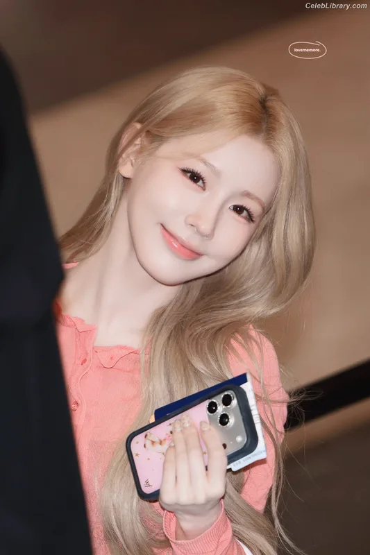 Cho Mi-yeon (Miyeon) - i-dle [(G)I-dle] photo 14 of 1019