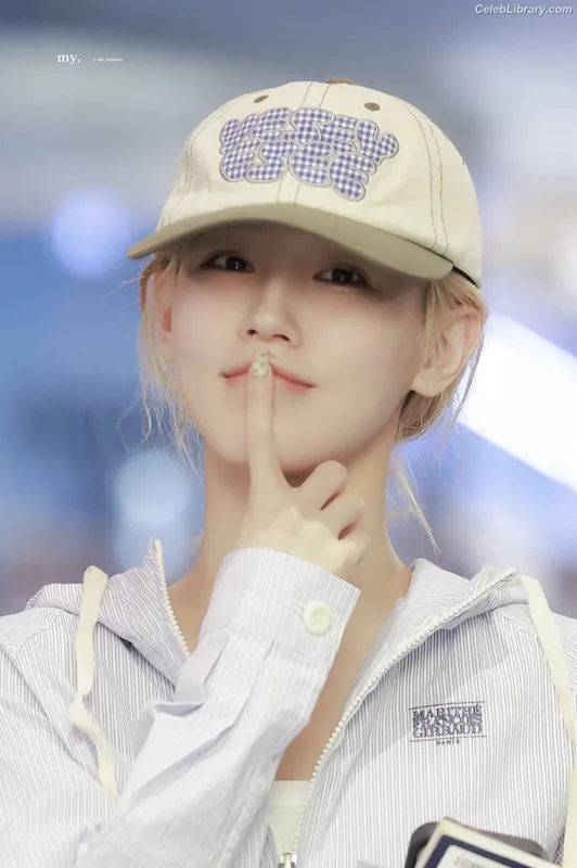 Cho Mi-yeon (Miyeon) - i-dle [(G)I-dle] photo 17 of 1019