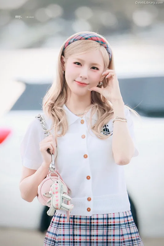 Cho Mi-yeon (Miyeon) - i-dle [(G)I-dle] photo 21 of 1019
