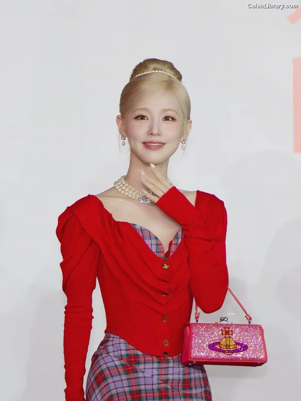 Cho Mi-yeon (Miyeon) - i-dle [(G)I-dle] photo 22 of 1019
