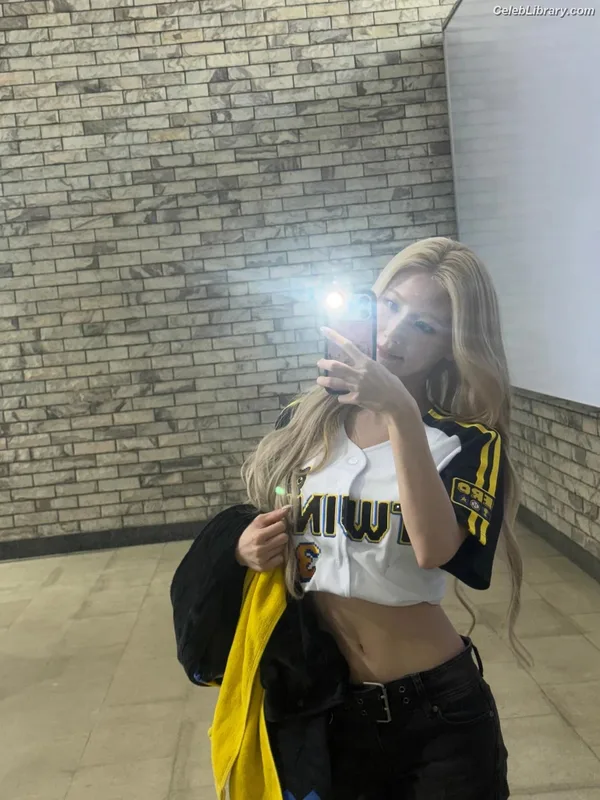 Cho Mi-yeon (Miyeon) - i-dle [(G)I-dle] photo 16 of 1019