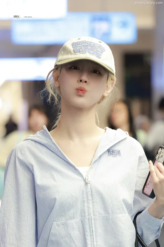 Cho Mi-yeon (Miyeon) - i-dle [(G)I-dle] photo 21 of 1019