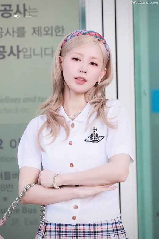 Cho Mi-yeon (Miyeon) - i-dle [(G)I-dle] photo 2 of 1019