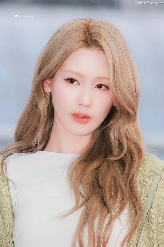 Cho Mi-yeon (Miyeon) - i-dle [(G)I-dle] photo 12 of 1019
