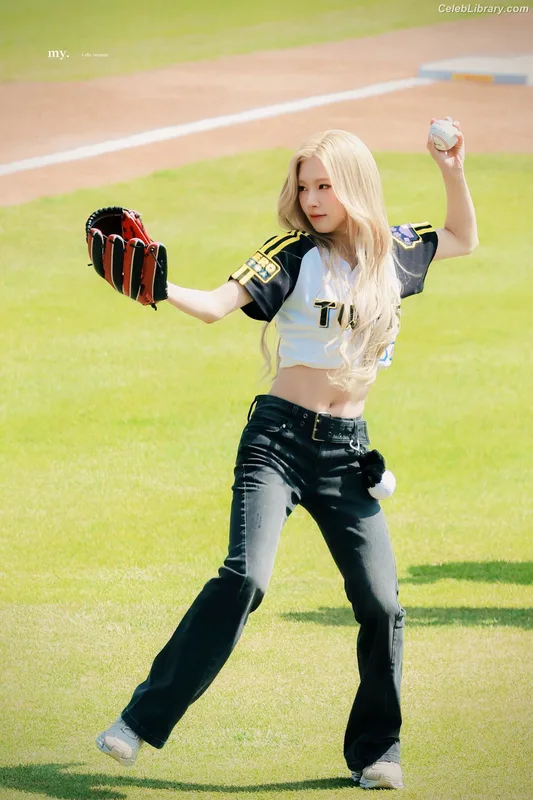 Cho Mi-yeon (Miyeon) - i-dle [(G)I-dle] photo 20 of 1019