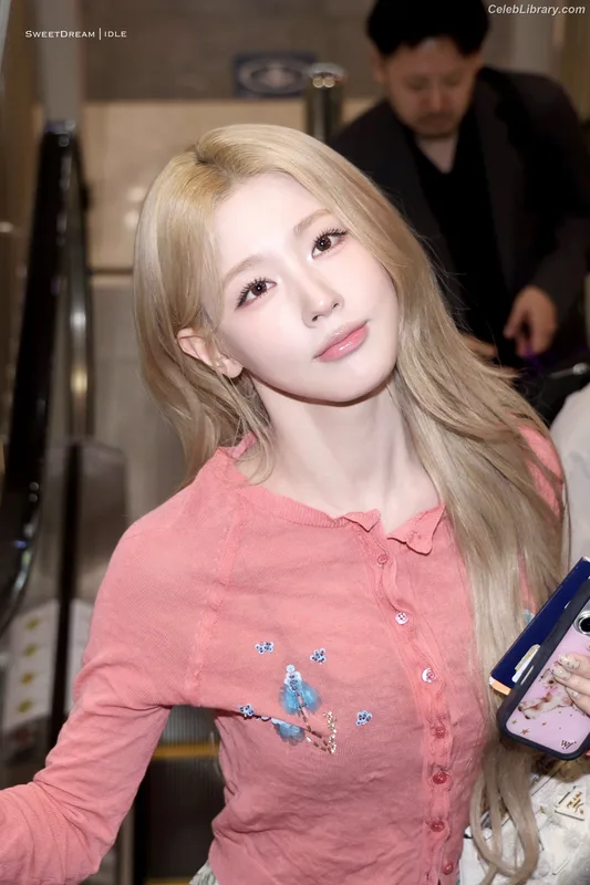 Cho Mi-yeon (Miyeon) - i-dle [(G)I-dle] photo 22 of 1019