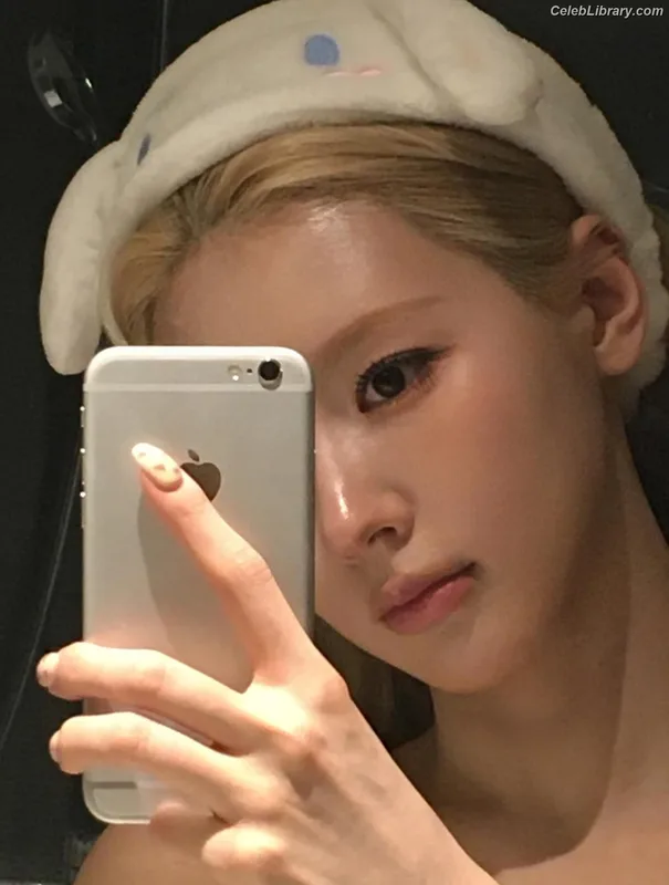 Cho Mi-yeon (Miyeon) - i-dle [(G)I-dle] photo 24 of 1019