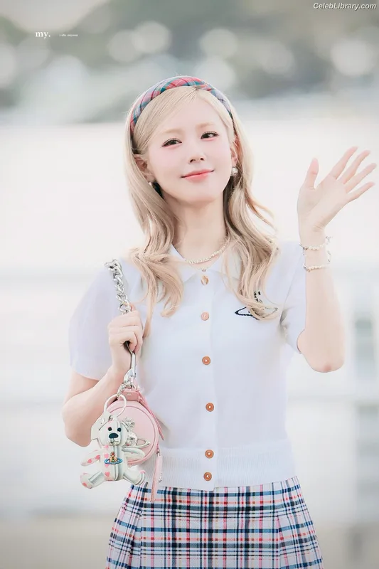 Cho Mi-yeon (Miyeon) - i-dle [(G)I-dle] photo 6 of 1019