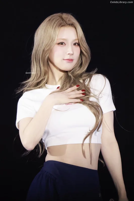 Cho Mi-yeon (Miyeon) - i-dle [(G)I-dle] photo 13 of 1019