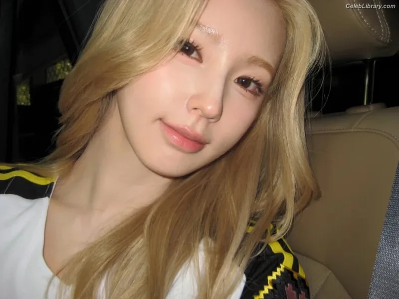 Cho Mi-yeon (Miyeon) - i-dle [(G)I-dle] photo 23 of 1019