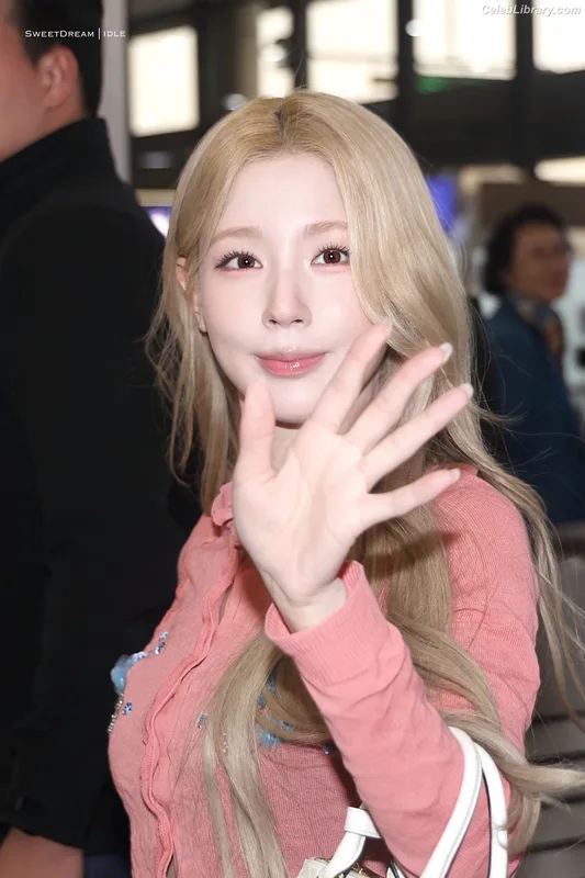 Cho Mi-yeon (Miyeon) - i-dle [(G)I-dle] photo 24 of 1019
