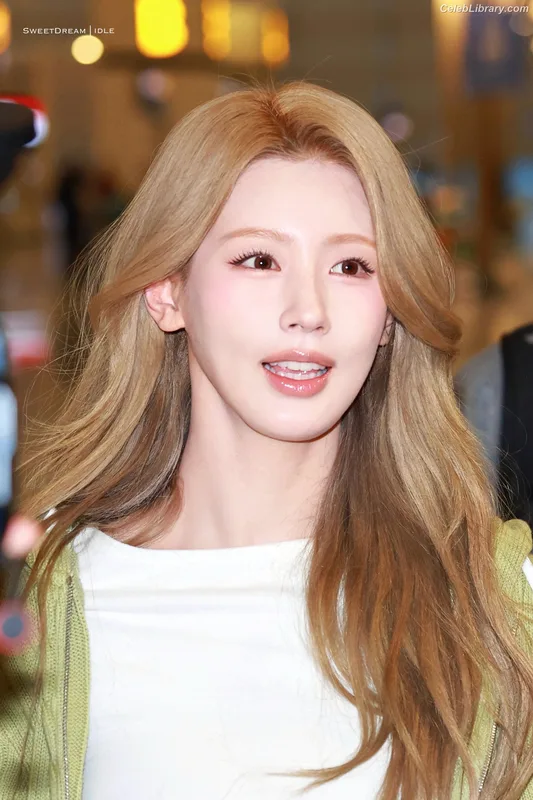 Cho Mi-yeon (Miyeon) - i-dle [(G)I-dle] photo 15 of 1019