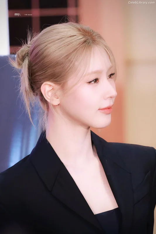 Cho Mi-yeon (Miyeon) - i-dle [(G)I-dle] photo 16 of 1019