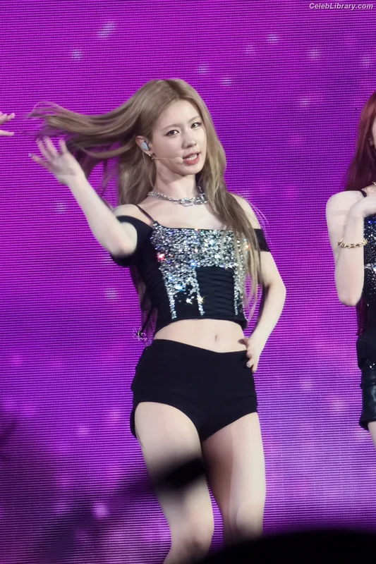 Cho Mi-yeon (Miyeon) - i-dle [(G)I-dle] photo 18 of 1019