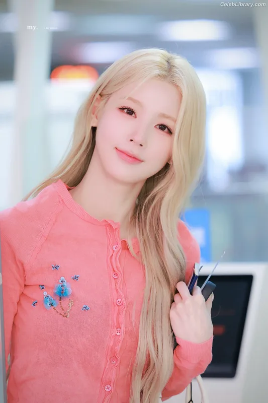 Cho Mi-yeon (Miyeon) - i-dle [(G)I-dle] photo 24 of 1019