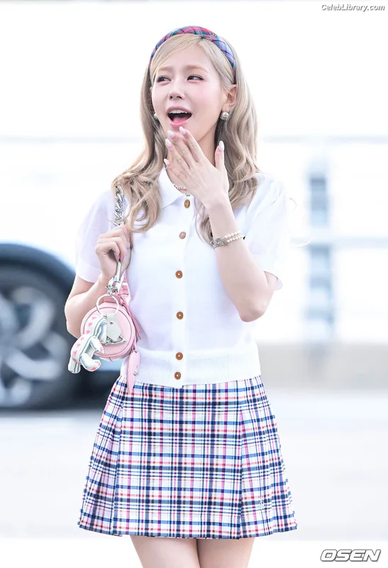 Cho Mi-yeon (Miyeon) - i-dle [(G)I-dle] photo 7 of 1019