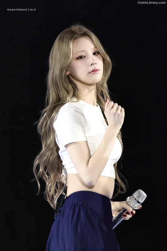 Cho Mi-yeon (Miyeon) - i-dle [(G)I-dle] photo 13 of 1019