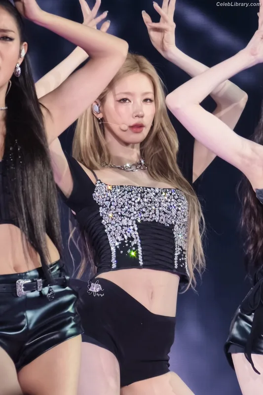 Cho Mi-yeon (Miyeon) - i-dle [(G)I-dle] photo 17 of 1019