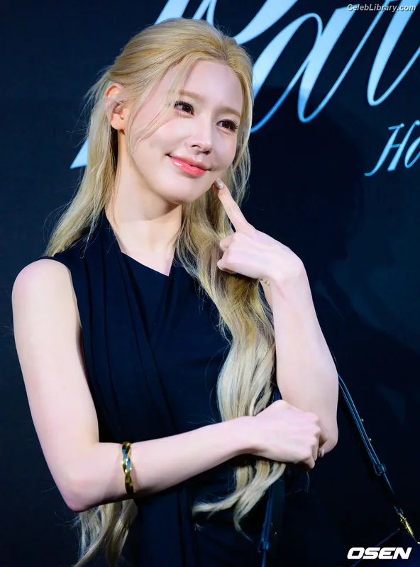 Cho Mi-yeon (Miyeon) - i-dle [(G)I-dle] photo 20 of 1019